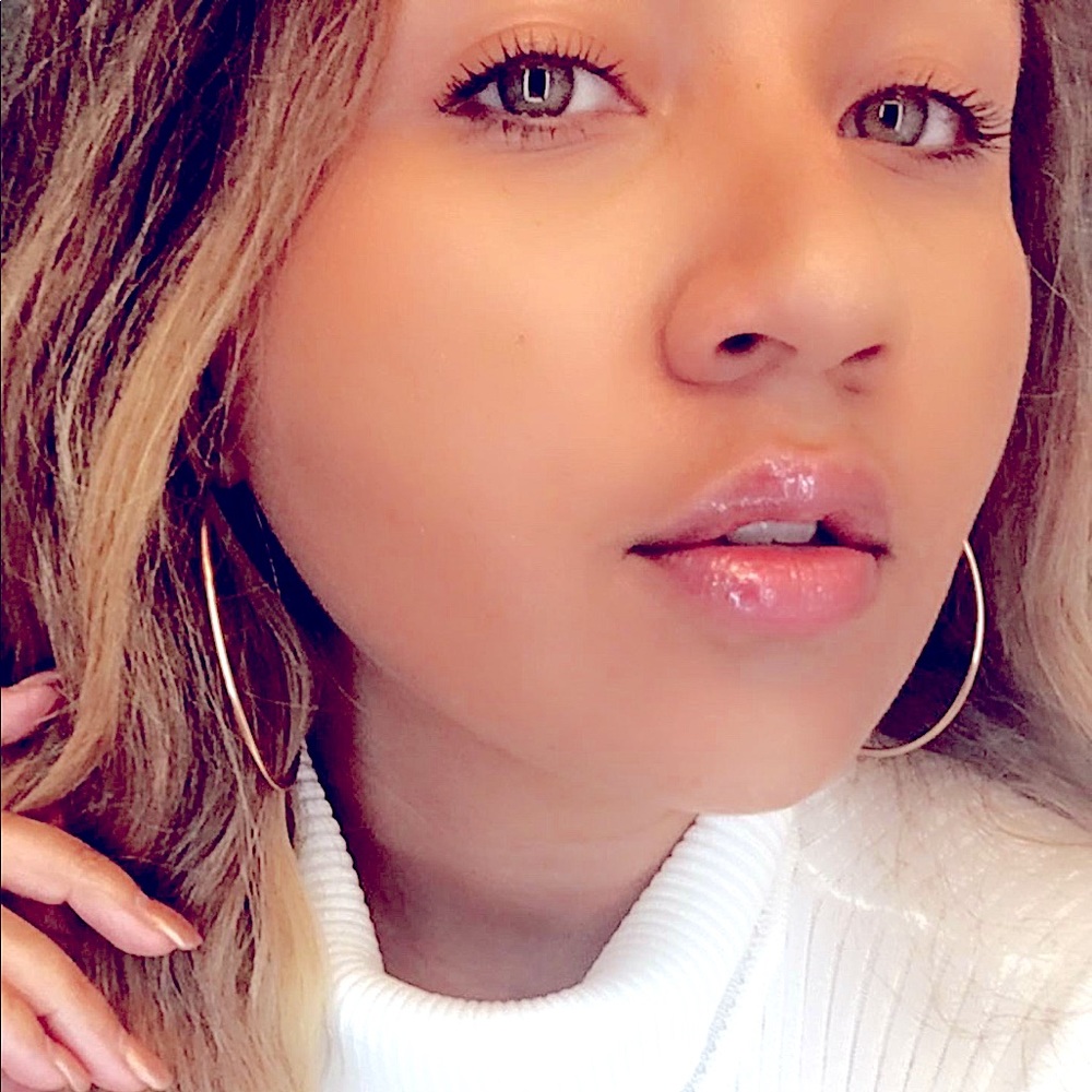 Hi! I'm Roz! 💎 Offers Welcome!
